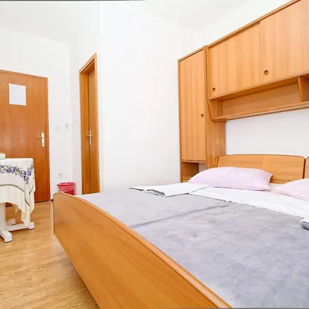 House Sneky